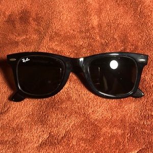 WAYFARER RAY BANS